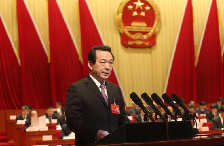 市十六届人大二次会议举行第二次全体会议