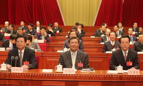 市十六届人大二次会议举行第二次全体会议