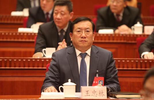 市十六届人大二次会议举行第二次全体会议