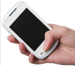 以假乱真难分辨 手机模型竟成学生“顶包神器”