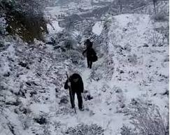 ŭ��!��λ��ʦ���Ծ���ѧУ ����ʮ�ȵ����¸���������ͷð����