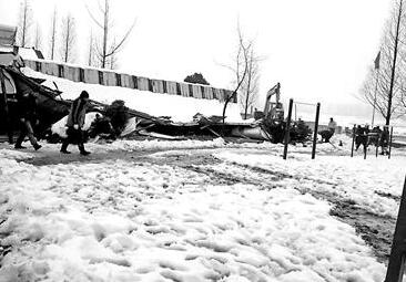 ��ѧ��������ѧУ:��ѩѹ�������ʮ����ѧ����Ӱ�� ����ʩԮ��