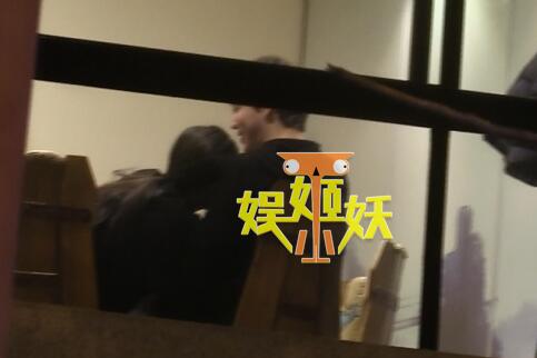 李云迪恋情疑曝光与神秘女子亲密牵手 