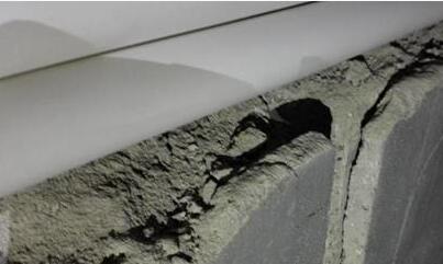 济南保利中心华府一新房业主收房半月遇墙壁空鼓