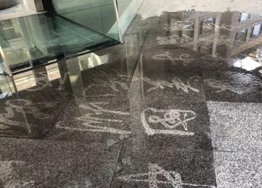 高手在民间!现实版扫地僧惊动校方 没点本事还不敢扫美院的地了