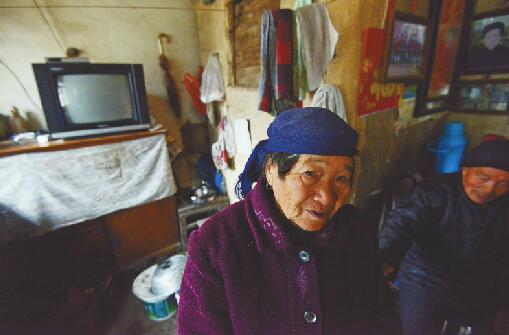 走出最后的贫困村 脱贫驴、脱贫羊和光伏发电