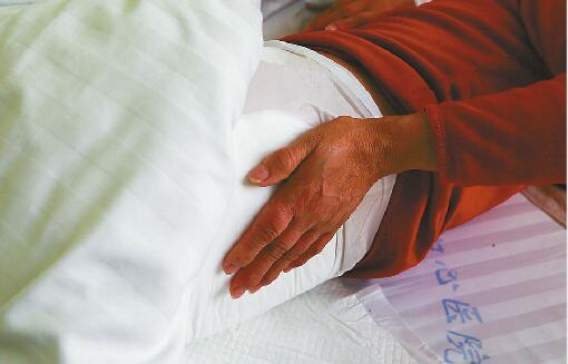 患者做正骨腰椎骨折 崔大夫推拿店：与隐瞒病症有关