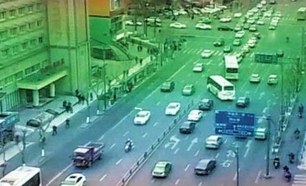 生命通道!小女孩病重送医遇堵 交警接力护送11分钟狂飙8公里