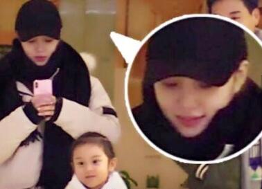 李小璐风波后现身 接甜馨放学面露微笑与贾乃亮泪目大不同