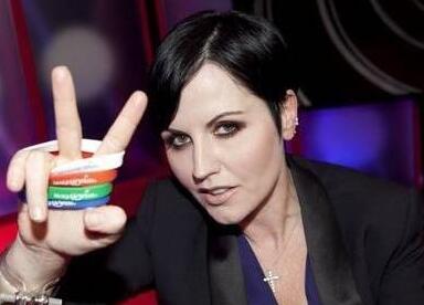 小红莓主唱桃乐丝在伦敦去世享年46岁 王菲翻唱其经典名曲走红