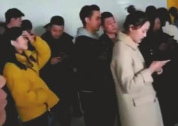 刷爆朋友圈！约16家公司量房 男子嫌装修骚扰电话不停以此赌气