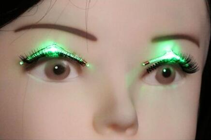 美翻!日本LED眼睫毛引领新时尚 逆天黑科技闪烁绿光无需电池