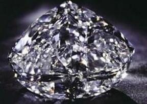 活久见!矿区挖掘910克拉巨钻 有2颗高尔夫球大小D色简直亮瞎眼