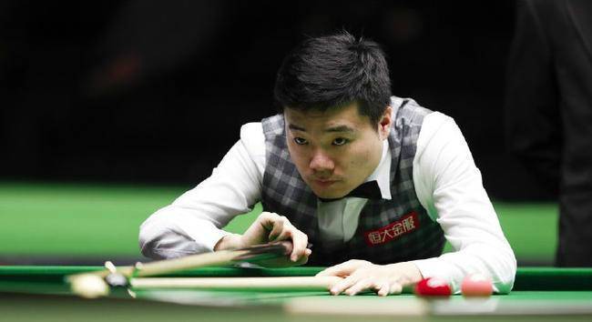 丁俊晖大师赛首轮出局 致命失误断送好局