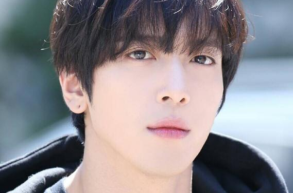 韩人气男星涉嫌博士考试违规 郑容和被经纪公司泼脏水打压背锅