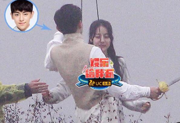 怪力少女!热巴公主抱邓伦惨不忍睹 欧洲小王子尴尬大笑气氛欢乐