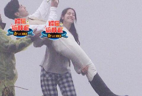 怪力少女!热巴公主抱邓伦惨不忍睹 欧洲小王子尴尬大笑气氛欢乐