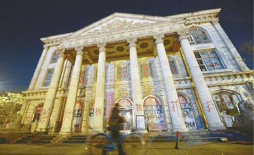 兴济河商城“大限”何时？ “拆”字涂满墙房东还在忙收租