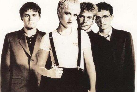 知名乐队小红莓主唱突然去世 桃乐丝英年早逝死亡原因扑朔迷离