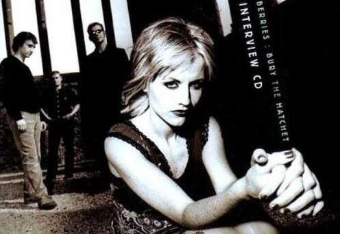 知名乐队小红莓主唱突然去世 桃乐丝英年早逝死亡原因扑朔迷离