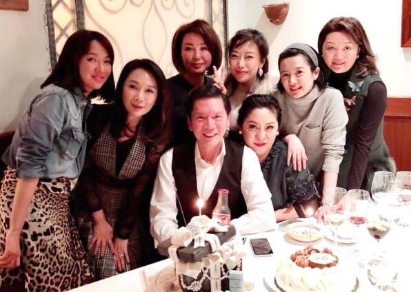 陈岚与好友庆59岁生日 大佬向华强温暖陪伴恩爱十足狂撒狗粮