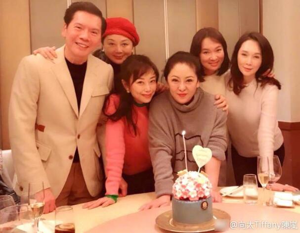 陈岚与好友庆59岁生日 大佬向华强温暖陪伴恩爱十足狂撒狗粮