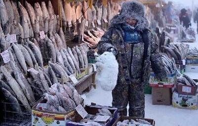 冷到哭!西伯利亚-67℃ 温度计被冻坏出门睫毛秒变“冰雪睫”