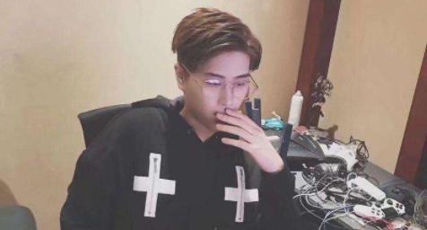 直播平台对LOL主播五五开的处罚公布：公开道歉并追加100万罚款！