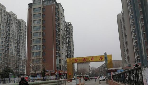 君逸左岸小区地下车位月租500超指导价1倍 业主要说法