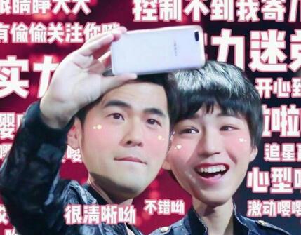 周杰伦生日送新歌《等你下课》 超级迷弟王俊凯疯狂打call蹲点送祝福