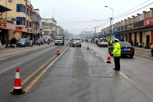 男孩被卷越野车底