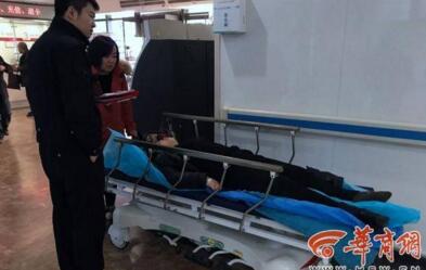 悲剧！保安挪车撞伤6人 不会开车帮忙挪车天真的认为很简单终惹祸