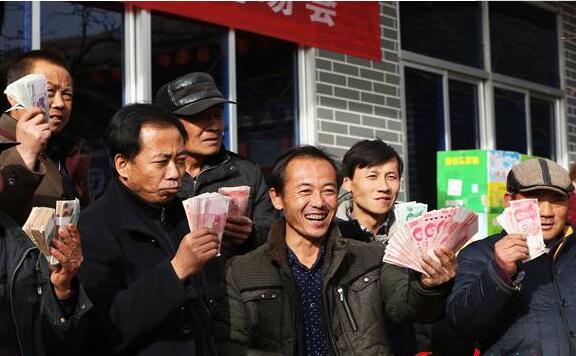 新春走基层 甘肃兰州：“三变”农民喜领企业分红