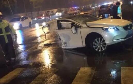 ����ĳ·���ֶ�����µ���ײ �ֶ����⡰��ն��������