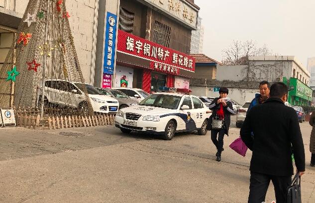 西安一洗浴场所保安挪车撞伤6人 40岁女子全身多处骨折