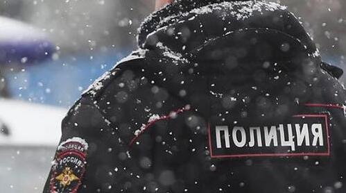 疯狂！俄一学生袭击学校 手持斧头袭击一名老师和至少3名学生