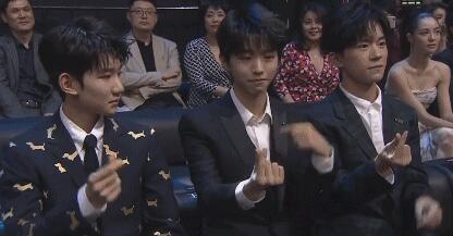 TFBOYS山式比心调皮模仿有模有样 比《柒个我》张一山更萌态