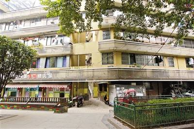 活久见!24层高楼没电梯 重庆再现魔幻网红建筑仅有3个出口