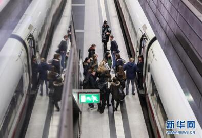 疯狂！德国遭遇飓风袭击造成3人死亡 全国铁路交通中断 