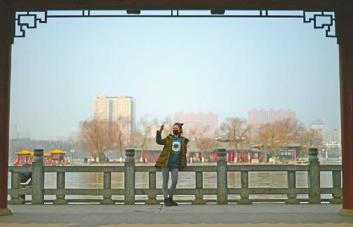 风吹雾轻等蓝天