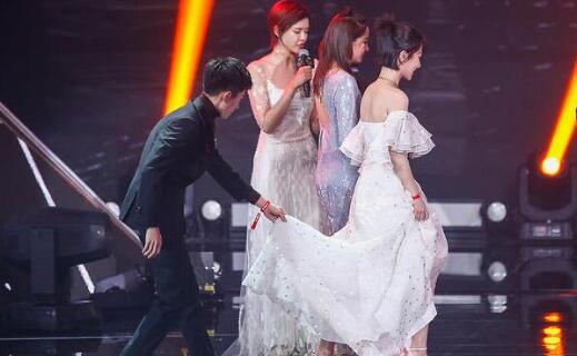 张一山帮杨紫提裙变身雅痞暖男 原来他俩不只