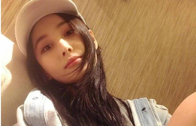 张馨予晒长毛自拍怀念过去 总结自己的2017年努力拍戏是重点