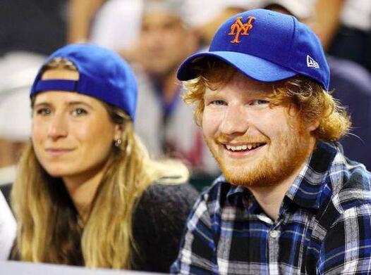 黄老板艾德与青梅竹马订婚，原来霉霉是媒人！网友：我霉最贴心！