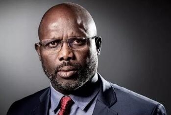 从球场走向政坛 前世界足球先生维阿宣誓就任总统