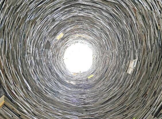 震撼至极!西安现11米书塔 从塔底向上仰视时会让人产生眩晕之感