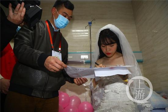 心疼!21岁女孩办一个人婚礼 仪式后签署遗体捐献书回报社会