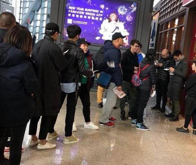 接地气!网友吃饭偶遇杨洋 赵丽颖黑粉搞事情羊毛忙为爱豆打Call