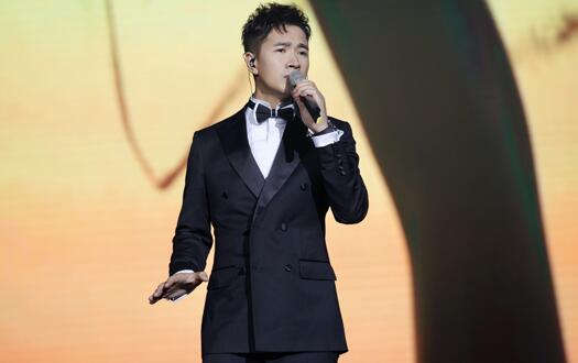 气氛火爆！何晟铭反假唱获赞 与女神张馨予反串男一女一逗趣十足