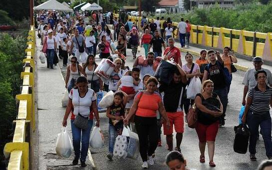 委内瑞拉发生哄抢多家超市遭殃 通货膨胀下生活雪上加霜