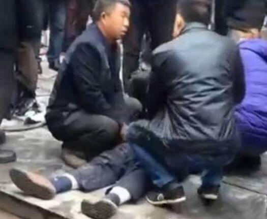 补胎男子炸飞身亡 人被炸出几米远衣服全被炸烂